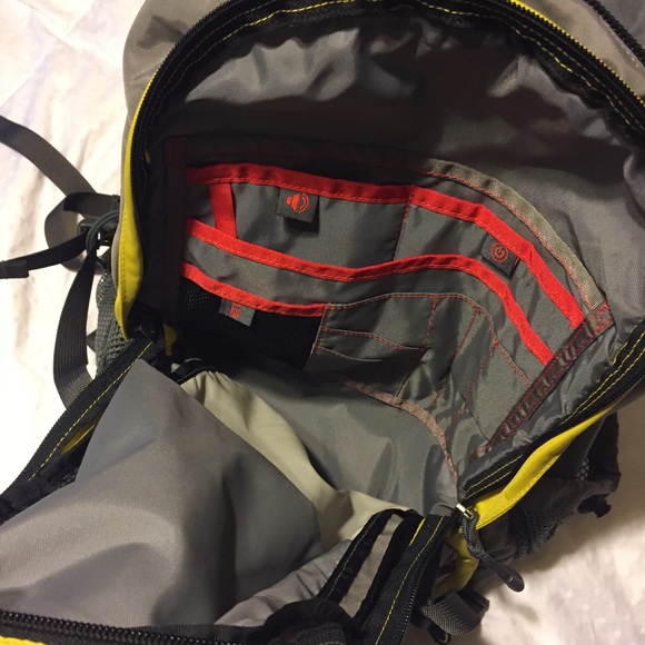 EXCELLENT condition North Face Backpack - Picture 3 of 6